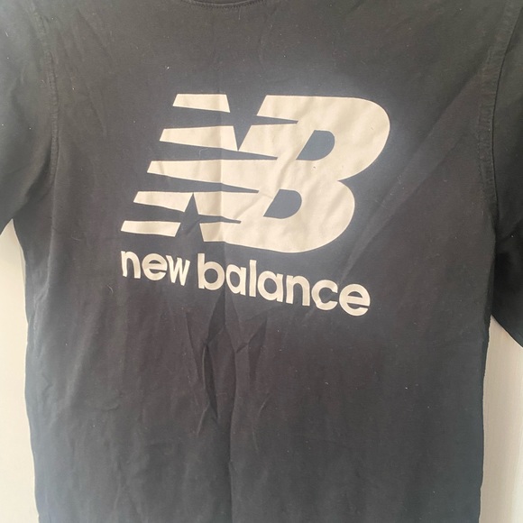 Medium mens black new balance T-shirt top - Picture 2 of 3